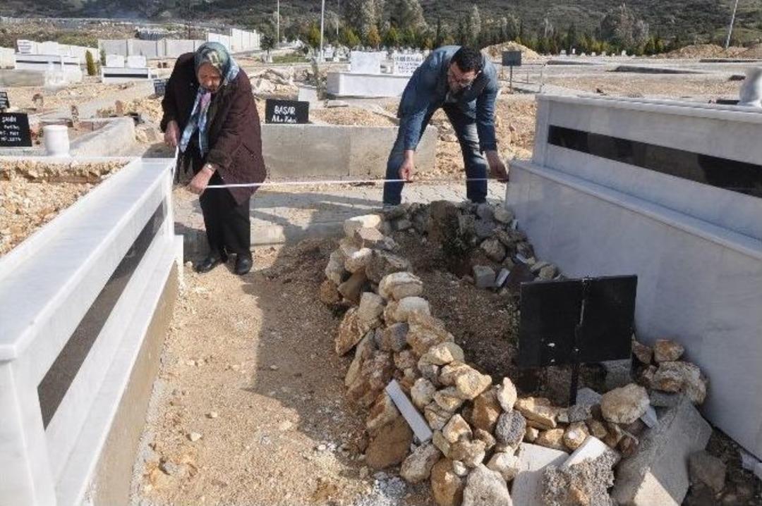 (&ouml;zel Haber) Mezarlıkta Az Yere &Ccedil;ok Kişi G&ouml;m&uuml;l&uuml;yor İddiası