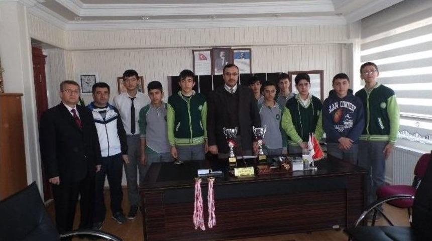 G&ouml;lbaşı İmam Hatip Lisesi Şampiyon Oldu