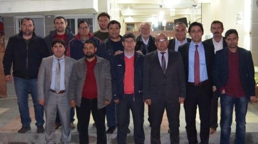 Selendi Eğitim-bir-sen Ve Ak Parti Teşkilatı Yemekte Buluştu