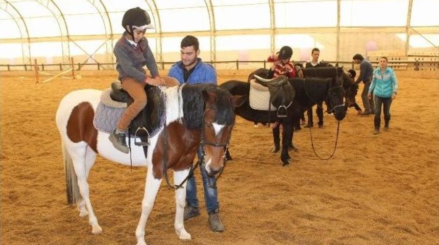 Jandarma &Ccedil;ocuklara Karne Sevincini Erken Yaşattı