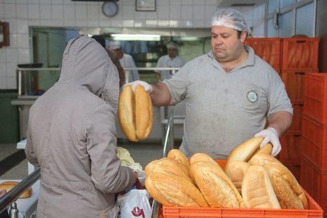 Büyükşehir’den Günde 2 Bin 500 Muhtaca Sıcak Yemek 1