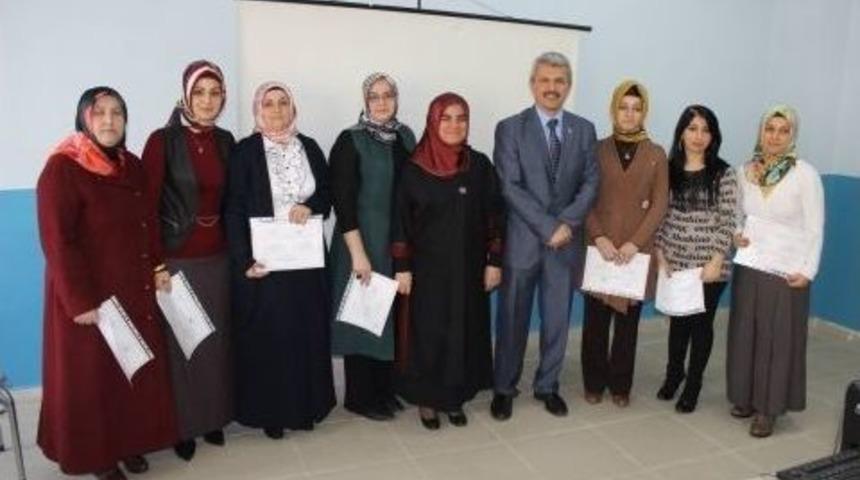 30 Kursiyer Belgelerini Aldı