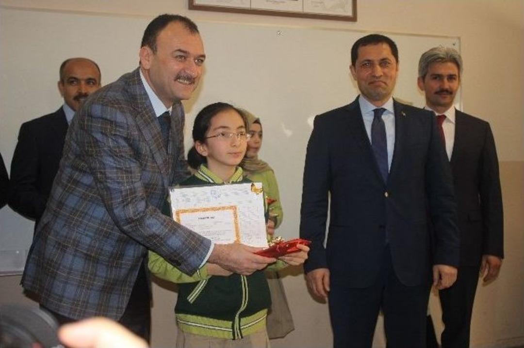 Kayseri&rsquo;de 282 Bin 842 &Ouml;ğrenci Karne Aldı