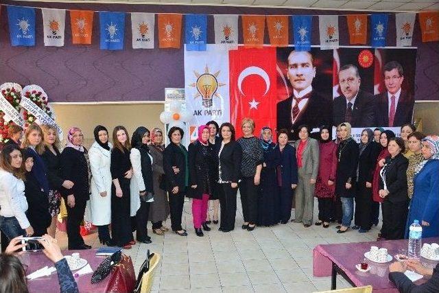 Ak Parti Akhisar Kadın Kollarının Başkanı Arzu Kokaz Oldu