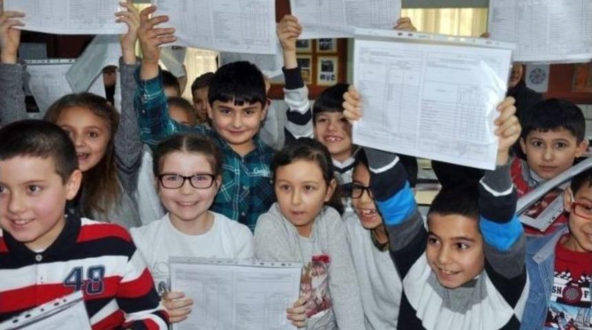 Tekirdağ&rsquo;da 163 Bin 550 &Ouml;ğrenci Karne Heyecanı Yaşadı