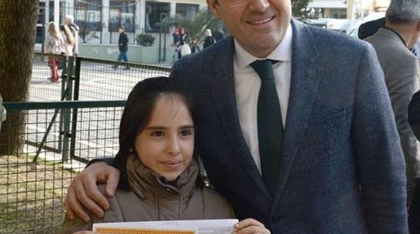 Başkan Hazinedar &Ouml;ğrencilere Karne Verdi