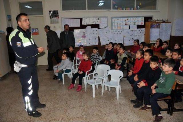 Trafik Polislerinden &Ouml;ğrencilere Yarı Yıl Uyarısı 2