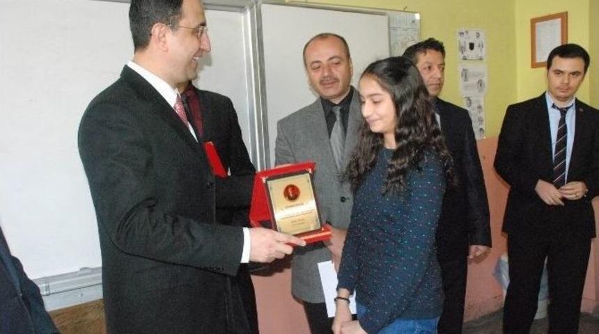 G&uuml;r&uuml;n&rsquo;de Teog Sınavında Dereceye Giren &Ouml;ğrenciler &Ouml;d&uuml;llendirildi