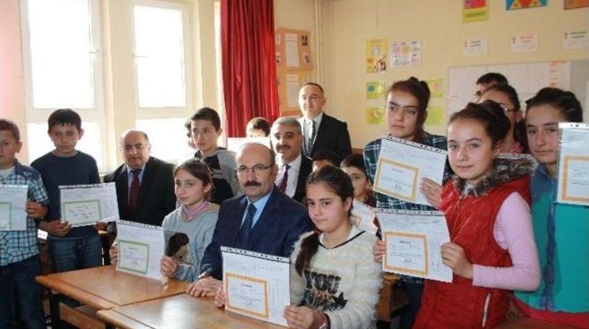 Burdur&rsquo;da 43 Bin 449 &Ouml;ğrenci Karne Aldı