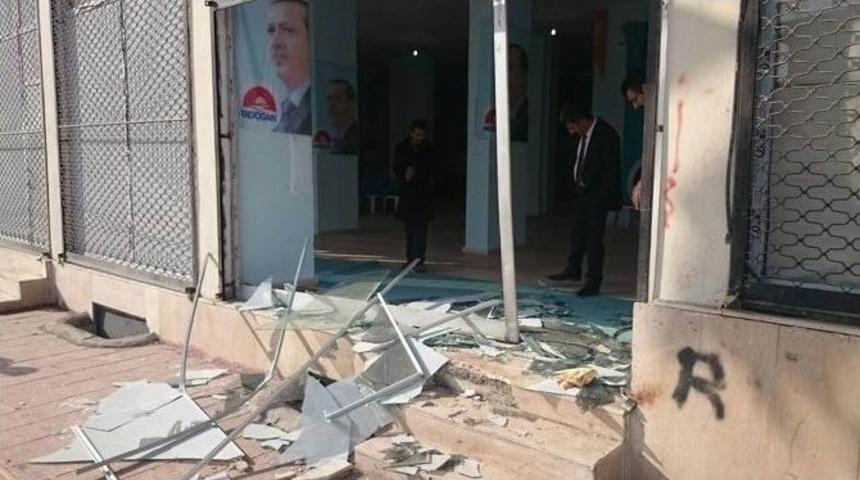 Ak Parti Bismil İl&ccedil;e Binasına Bombalı Saldırı