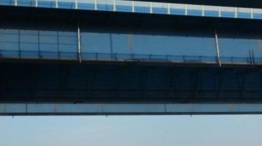 Hali&ccedil; K&ouml;pr&uuml;s&uuml;'nde Intihar Girişimi