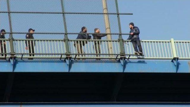 Hali&ccedil; K&ouml;pr&uuml;s&uuml; nde Intihar Girişimi 3