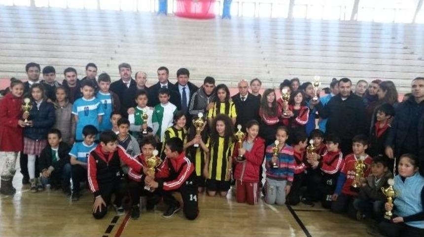 Badminton Turnuvası Sona Erdi