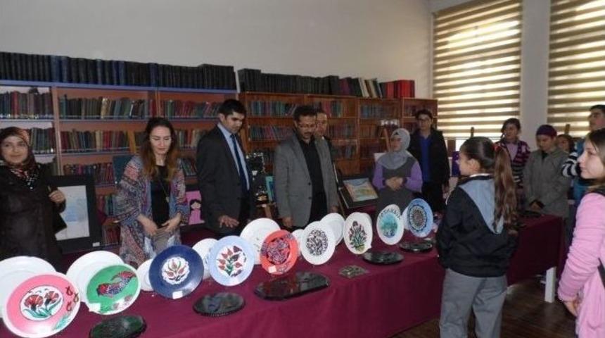 Bir Yıllık &Ccedil;alışmalarını Sergilediler