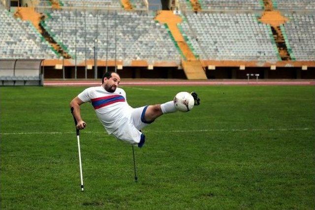 Başarılı Oyuncu, Azmi Ve Kararlılığıyla Yaşam Dersi Veriyor 1