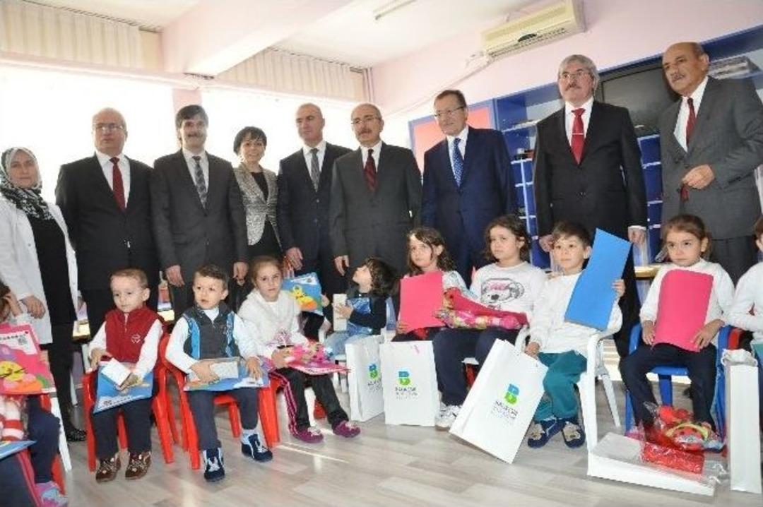 Balıkesir Valisi Yaman, Karne Dağıttı