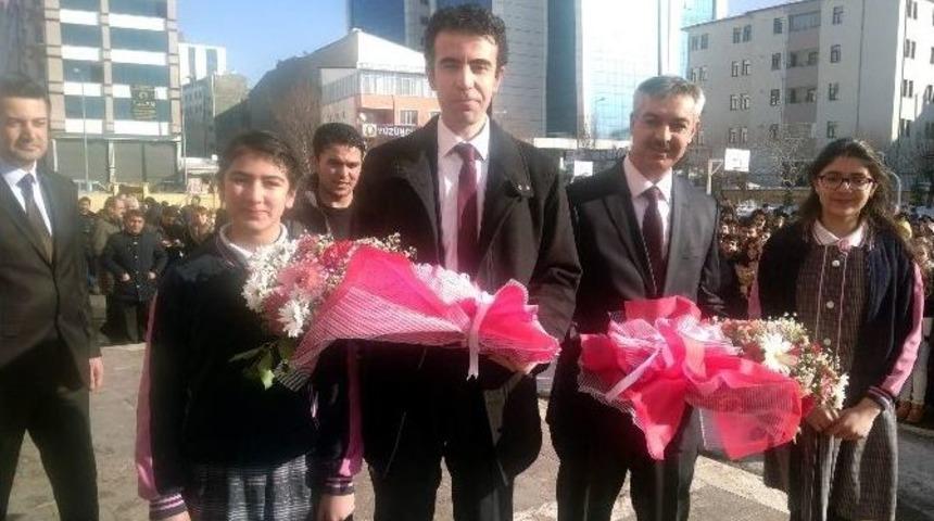 Teog Birinci Karnesini Aldı