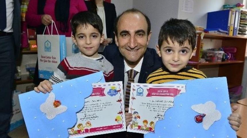 Edebali Miniklere Karne Dağıttı