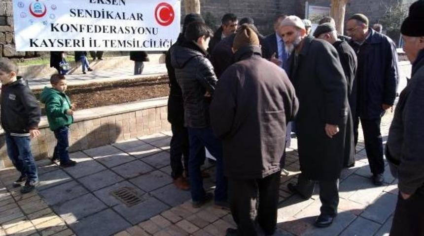 Cuma Namazı Saatinin &Ouml;ğle Tatiline G&ouml;re D&uuml;zenlenmesi Istendi