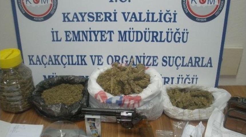 Kom Polisinden Zehir Tacirlerine Darbe