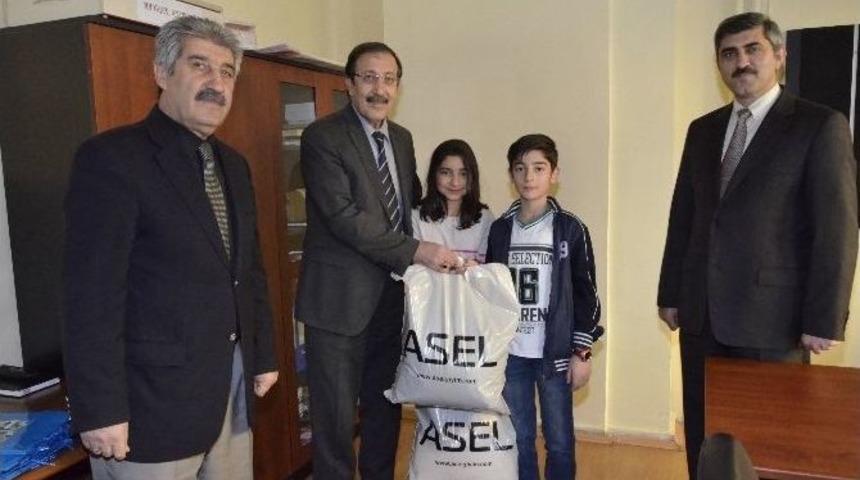 Paland&ouml;ken Belediyesi, İhtiya&ccedil; Sahibi &Ouml;ğrencilere Kışlık Mont Ve Bot Dağıttı&hellip;