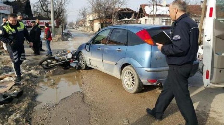 Motosikletle Otomobil &Ccedil;arpıştı: 1 Yaralı