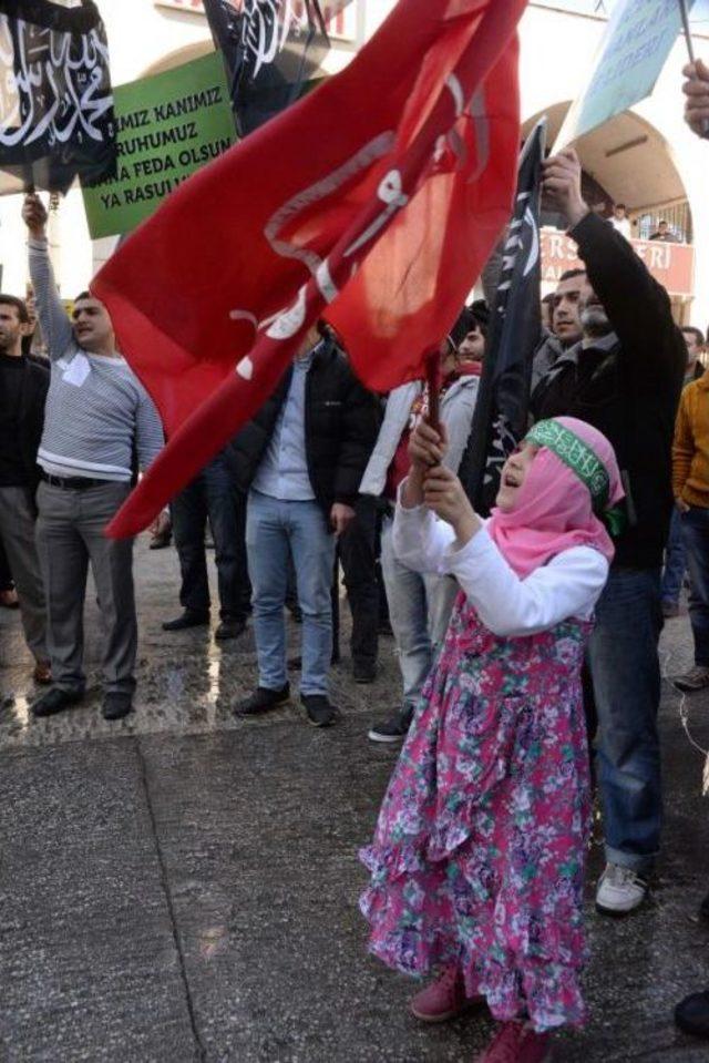 Mersin'de Charlie Hebdo Protestosu