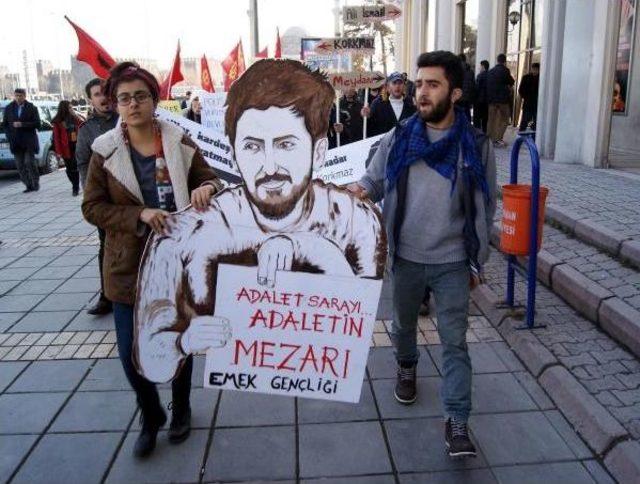 Liseliler, Ali İsmail Korkmaz Kararını Protesto Için Karne Yaktı
