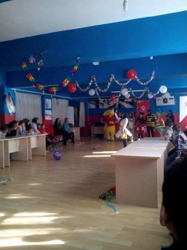 Nene Hatun &Ccedil;ocuk Yuvasında Kalan &Ccedil;ocukların Doğum G&uuml;n&uuml; Sevinci 1