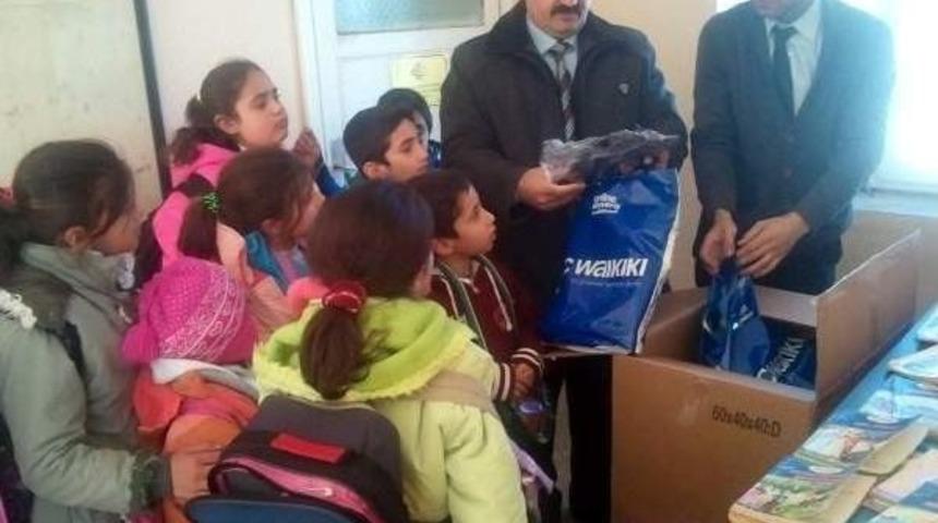 Minik &Ouml;ğrenciler Sevindirildi