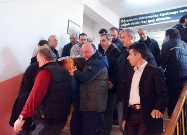 &Ouml;ğretmenler Odasında Kap Krizi Ge&ccedil;irip Hayatını Kaybetti 3