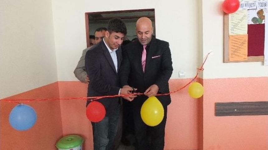 &Uuml;niversite &Ouml;ğrencisinden K&ouml;y Okuluna K&uuml;t&uuml;phane