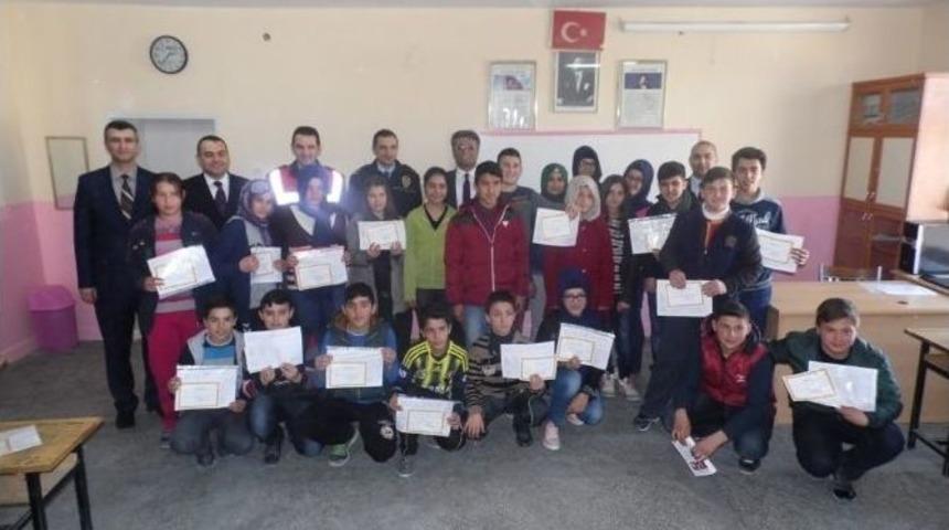 Korkuteli&rsquo;nde 9 Bin 746 &Ouml;ğrenci Karne Aldı