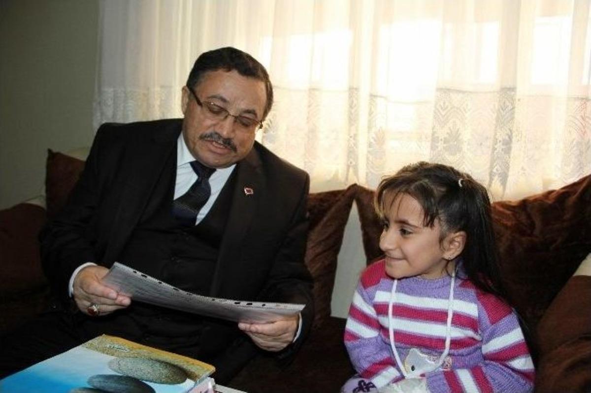 &rsquo;cam Kız&rsquo; Karnesini Evinde Aldı