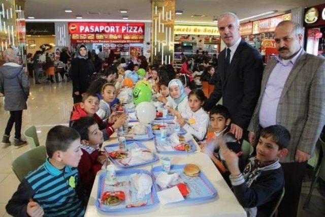 Şanlıurfa’Da 60 Çocuğa Karne Hediyesi Hamburger