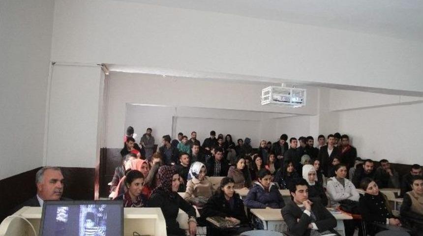 Ergani Myo &Ouml;ğrencileri Fotoğraf &Ccedil;ekme Eğitimi Aldı