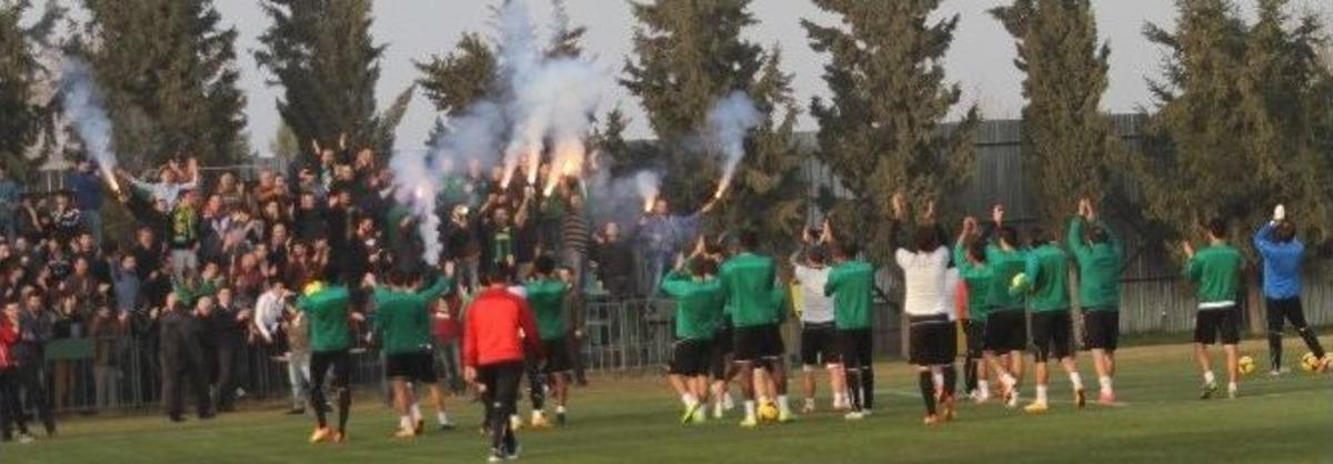 Akhisar Belediyespor Taraftarı Akigolardan Takıma Tam Destek