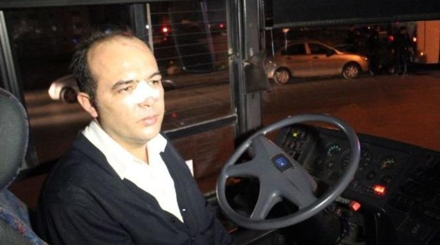 Otob&uuml;s Şof&ouml;r&uuml;n&uuml; &ldquo;yol Vermiyorsun&rdquo; Diyerek Darp Ettiler