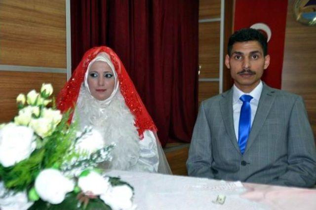 Savaştan Kaçan Suriyeli Çift, Tanıştıkları Adıyaman'da Evlendiler