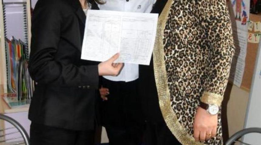 Mucize &Ccedil;ocuk Ilk Karnesini Aldı