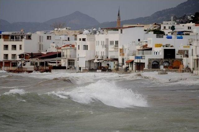 Bodrum’da Fırtına Hayatı Olumsuz Etkiledi