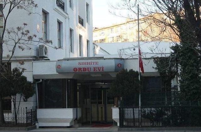 Başkent’te Bayraklar Yarıya İndirildi