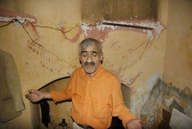 Yaşlı Adamın Tek Göz Odada Yaşam Mücadelesi 2