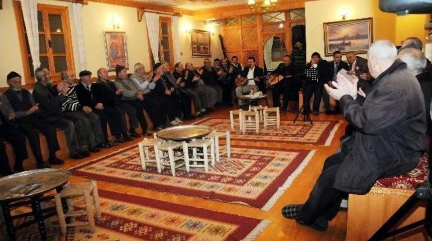 Pursaklar&rsquo;da Aşıklar &rsquo;dede Torun Evi&rsquo;nde Kıyasıya Atıştı