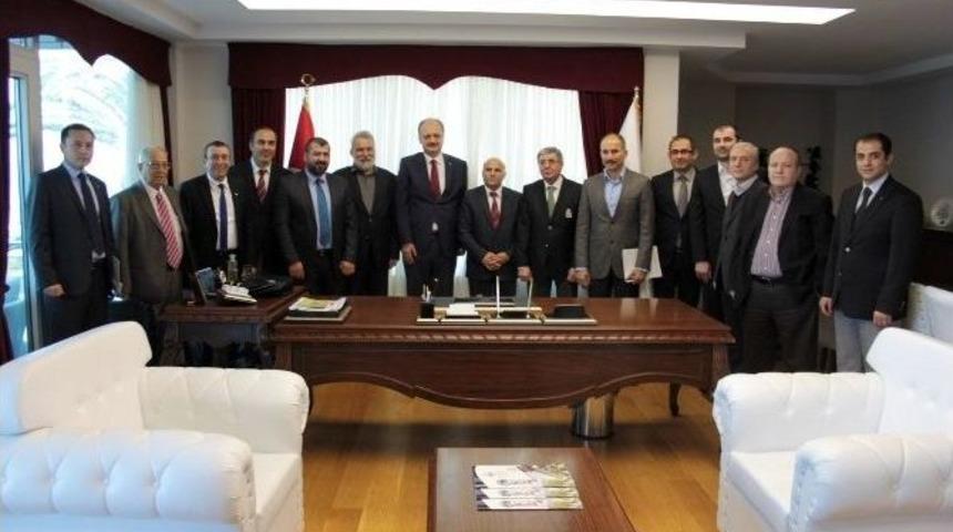 Gazetecilerle Rekt&ouml;r Akhan Toplantıda Buluştu