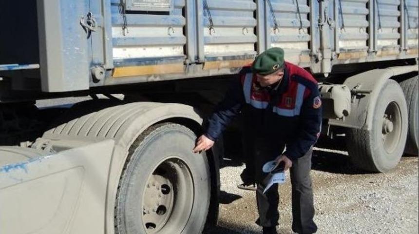 H&uuml;y&uuml;k&rsquo;te Jandarmadan Kış Lastiği Denetimi
