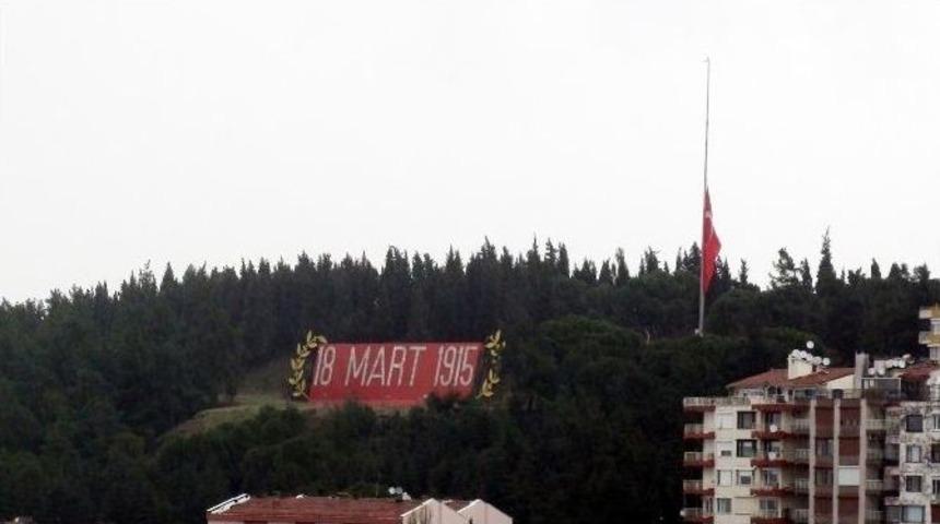 &Ccedil;anakkale&rsquo;de Bayraklar Yarıya İndirildi