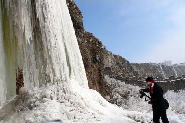 Ardahan Kalesinde Buzdan Dev Sarkıtlar Oluştu