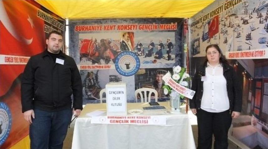 Burhaniye&rsquo; De Gen&ccedil;lik Standı