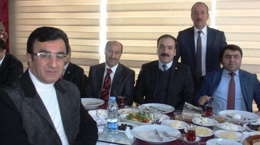 Ak Parti Van Milletvekili Bilici Tekvandocularla Bir Arada